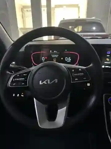 Kia Seltos 2025 Luxury - Vue 19