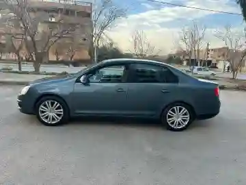 Volkswagen Jetta 2025 - Vue 5