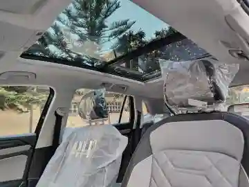 Volkswagen Tiguan 2025 Highline - Vue 5