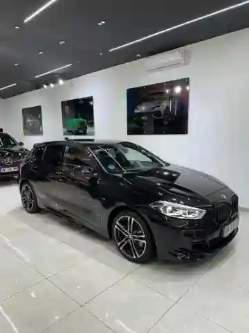 BMW Série 1 2025 118i - Vue 11