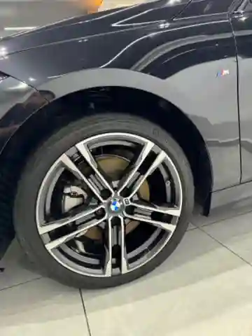BMW Série 1 2025 118i - Vue 4