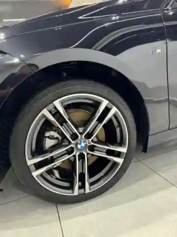 BMW Série 1 2025 118i - Vue 6