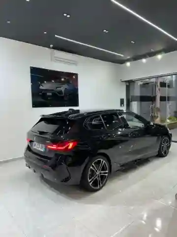 BMW Série 1 2025 118i - Vue 8