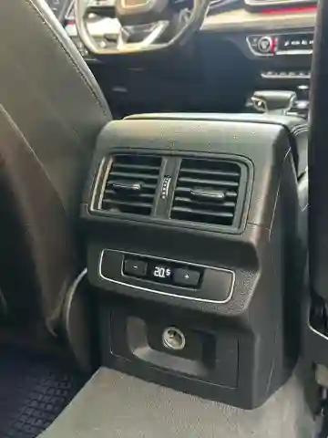 Audi Q5 2022 S Line - Vue 4