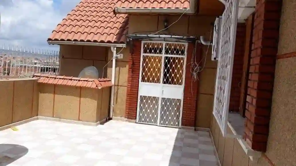 Location d'un F3 au sein d'une villa double façade - Vue 2