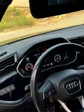 Audi Q3 2020 S Line - Vue 19