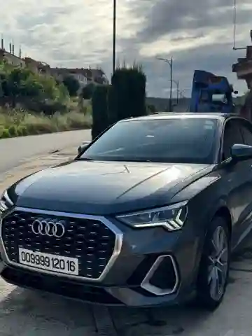 Audi Q3 2020 S Line - Vue 3