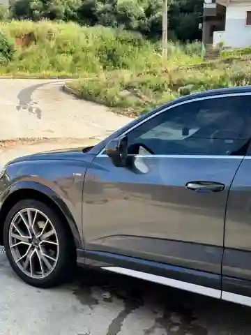 Audi Q3 2020 S Line - Vue 5