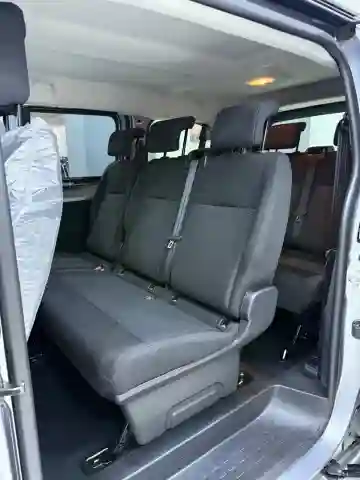 Peugeot Traveller 2025 9 Place - Vue 16
