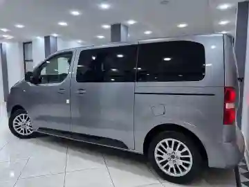 Peugeot Traveller 2025 9 Place - Vue 17