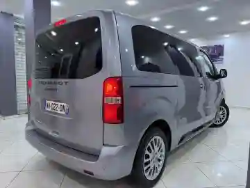 Peugeot Traveller 2025 9 Place - Vue 3