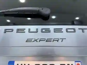 Peugeot Traveller 2025 9 Place - Vue 8
