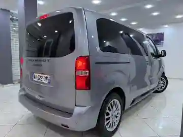Peugeot Traveller 2025 9 Place - Vue 9