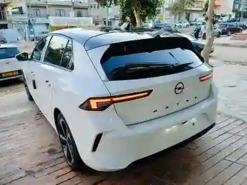 Opel Astra 2025 - Vue 2