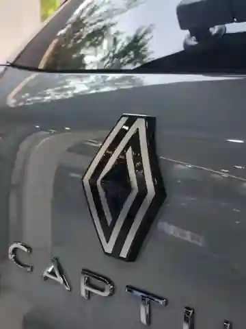 Renault Captur 2025 Techno - Vue 14