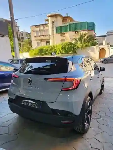 Renault Captur 2025 Techno - Vue 3