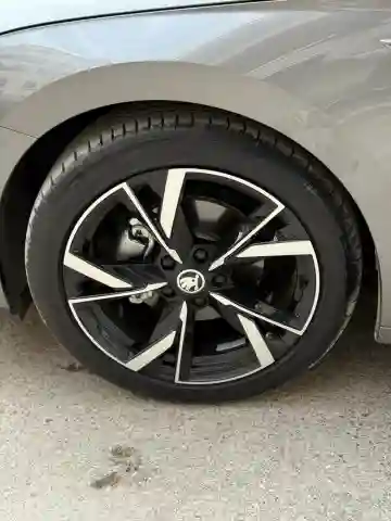 Skoda Octavia 2024 Pro - Vue 12