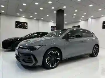 Volkswagen Golf 85 2025 Rline - Vue 5