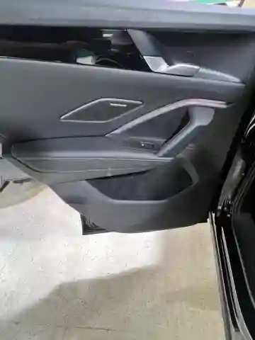 Volkswagen New Tiguan 2025 R-line - Vue 16