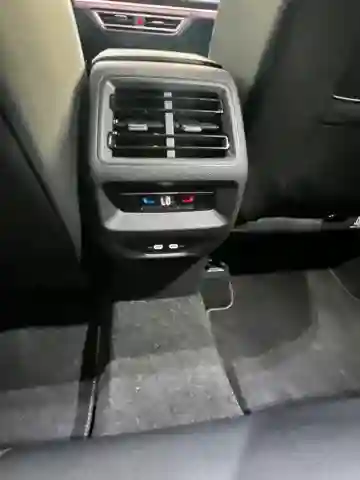 Volkswagen New Tiguan 2025 R-line - Vue 18