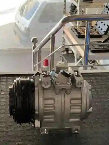 Compresseur Clim Auto - Vue 13