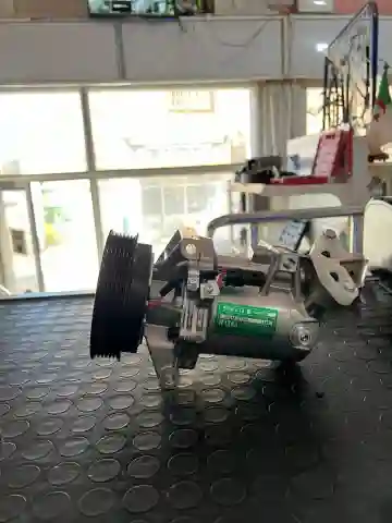 Compresseur Clim Auto - Vue 3