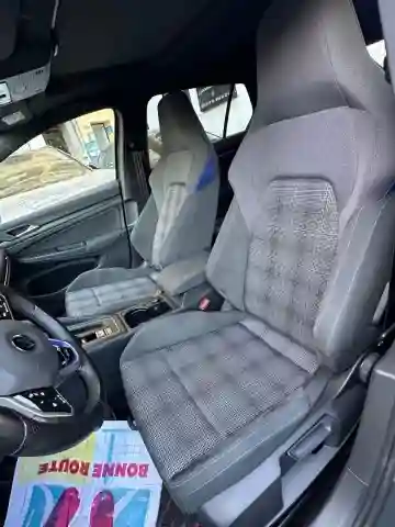 Volkswagen Golf 8 2021 GTE - Vue 6