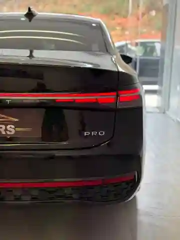 Volkswagen Passat 2025 PRO - Vue 18