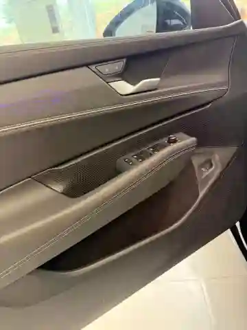 Volkswagen Passat 2025 PRO - Vue 4