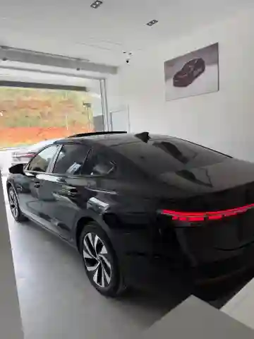 Volkswagen Passat 2025 PRO - Vue 8