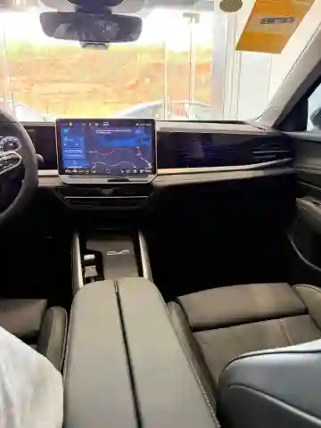 Volkswagen Passat 2025 PRO - Vue 9