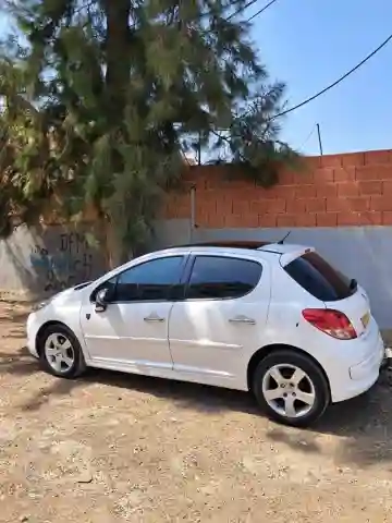 Peugeot 207 2011 Allure - Vue 3