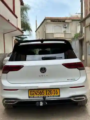 Volkswagen Golf 8 2020 GTE - Vue 13