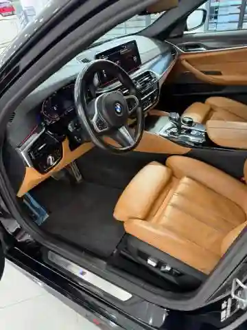 BMW Série 5 2022 M Sport - Vue 10
