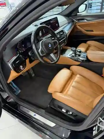BMW Série 5 2022 M Sport - Vue 6