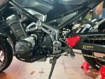 Kawasaki Z900 2017 - Vue 13