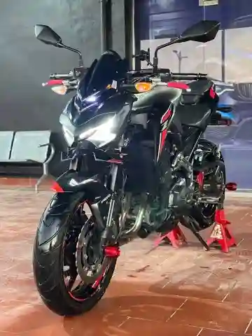 Kawasaki Z900 2017 - Vue 17