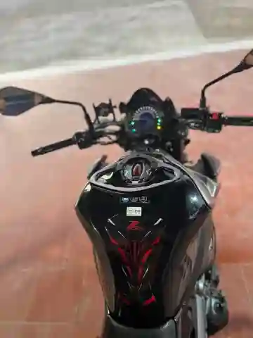 Kawasaki Z900 2017 - Vue 19