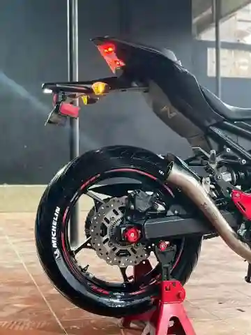 Kawasaki Z900 2017 - Vue 5