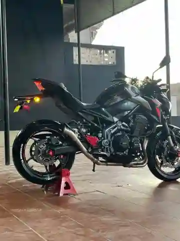 Kawasaki Z900 2017 - Vue 6