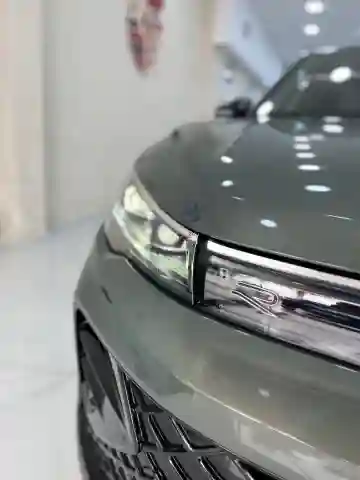 Volkswagen Tiguan 2025 R Line - Vue 9