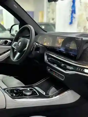 BMW X5 2025 M Sport - Vue 11