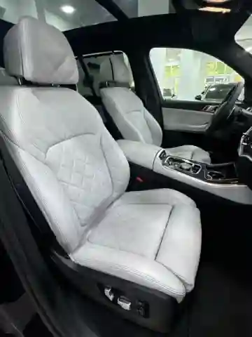 BMW X5 2025 M Sport - Vue 12