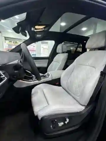 BMW X5 2025 M Sport - Vue 13