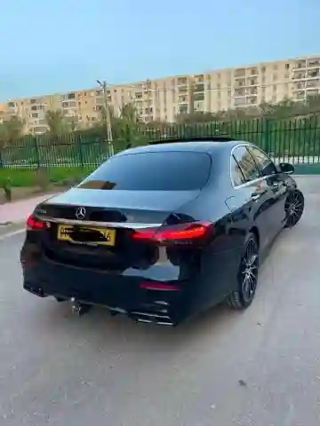 Mercedes Classe E 2021 AMG - Vue 17