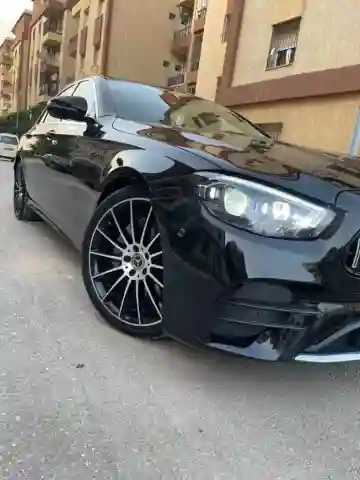 Mercedes Classe E 2021 AMG - Vue 18