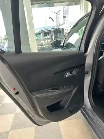 Peugeot 208 2022 GT Line - Vue 10