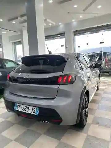 Peugeot 208 2022 GT Line - Vue 2