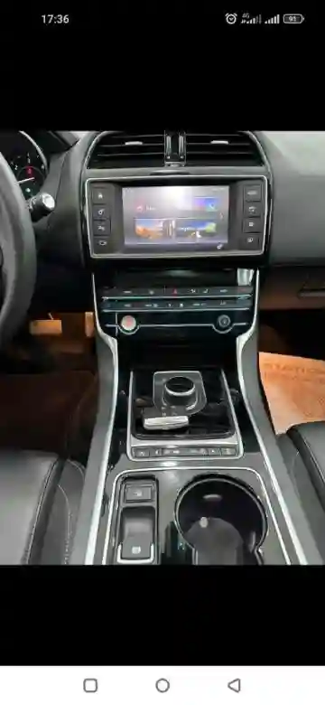 Jaguar XE 2017 Prestige - Vue 10
