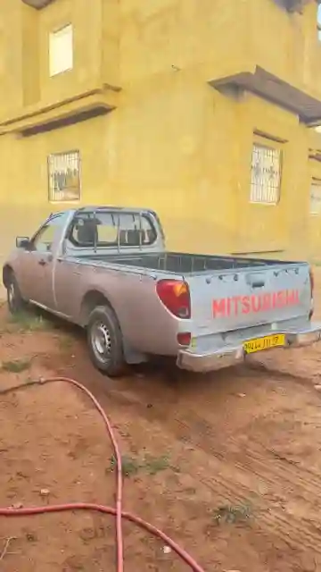 Mitsubishi L200 2011 L200 - Vue 3